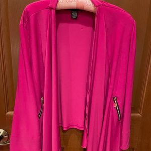 Frank Lyman two piece capri set. Fuscia top black capris lots of gold detail